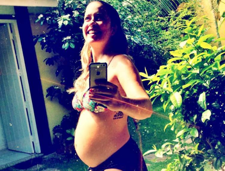 Grávida, Paloma Duarte exibe barrigão