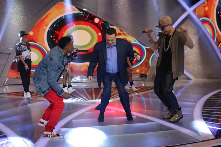 Raul Gil dança com Gui e Silentó Rodrigo Belentani/SBT