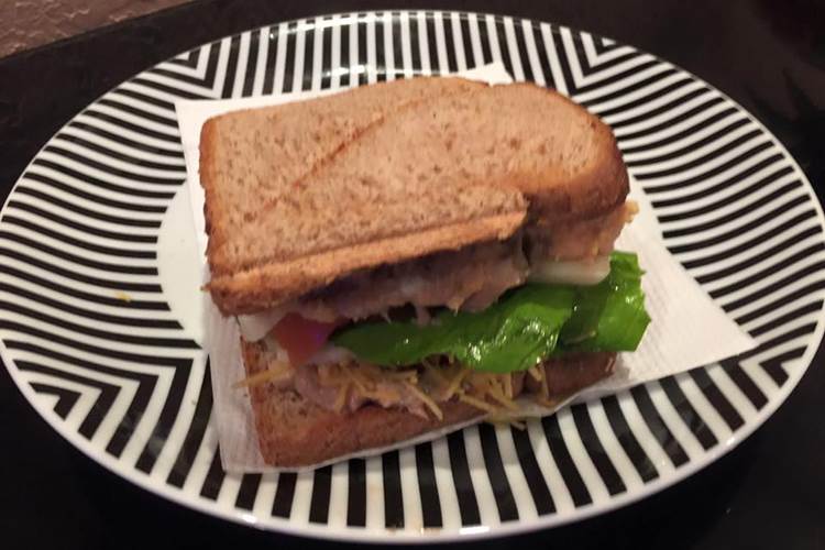 Junno Andrade exibe os dotes culinários de Xuxa