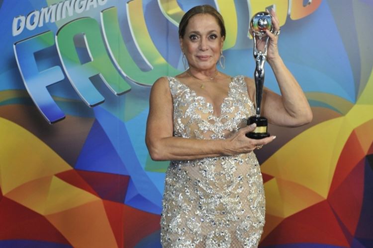 Susana Vieira recebe trofeu Globo/Reinaldo Marques