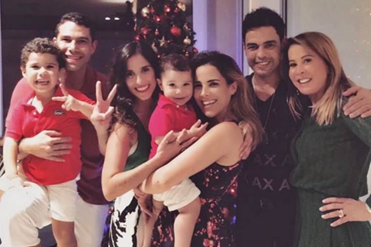 Zezé Di Camargo e Zilu posam para foto de Natal juntos