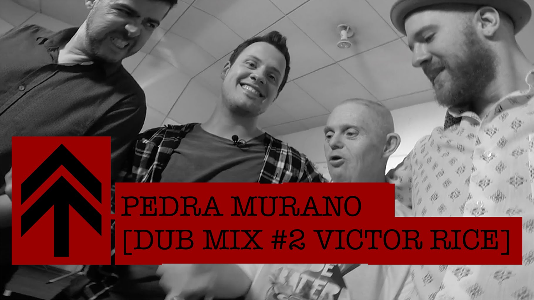 “NX Zero” ensina bateria para pessoas com deficiência