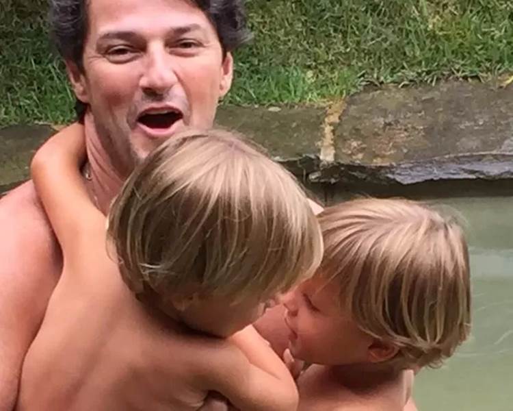 Marcelo Serrado com os filhos Reprodução/Instagram/marceloserrado1
