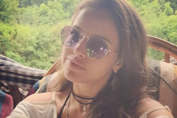 Agatha Moreira renova contrato com a Globo