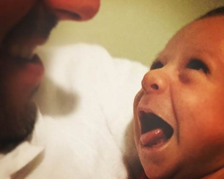 Alexandre Nero posta foto com o filho