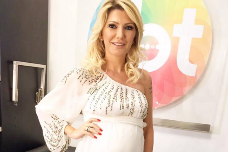 Antonia Fontenelle detona famosas no programa Eliana