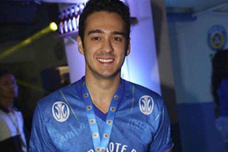 Marcos Veras brinca com suposto vazamento de nudes