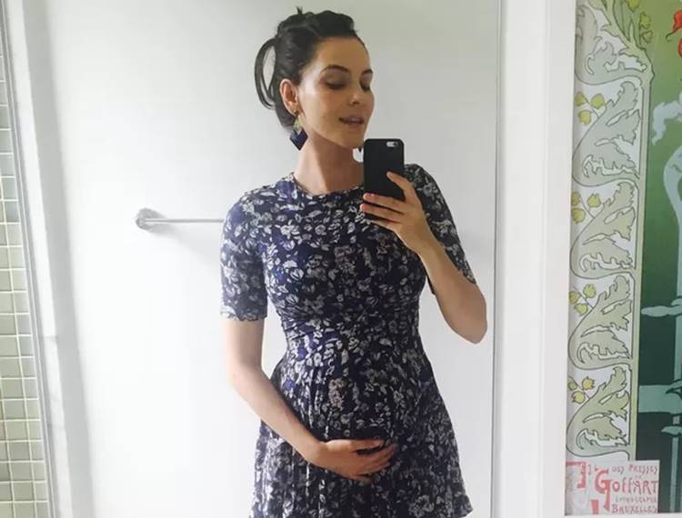 Grávida, Tainá Muller exibe barriguinha