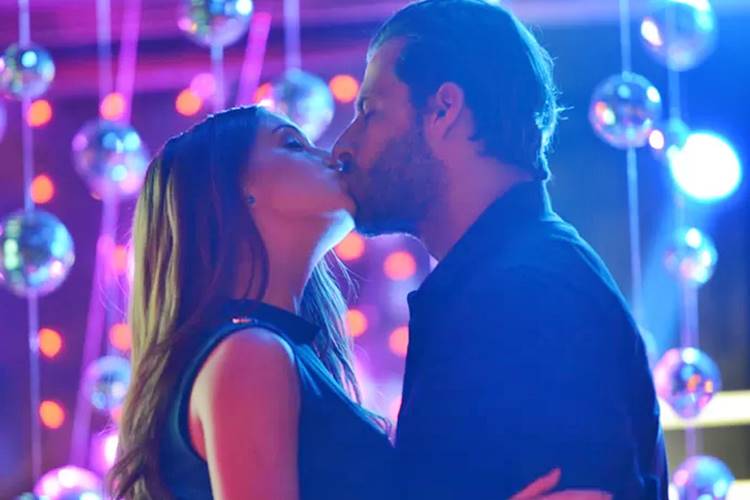 Totalmente Demais - Eliza beija Henri Castelli Pedro Carrilho/Gshow/Reprodução