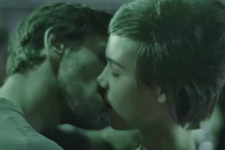 Totalmente Demais - Jonatas e Leila se beijam TV Globo/Reprodução