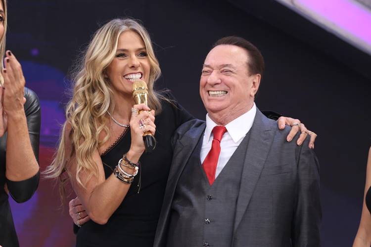 Adriane Galisteu relembra o namoro com Ayrton Senna no Programa Raul Gil