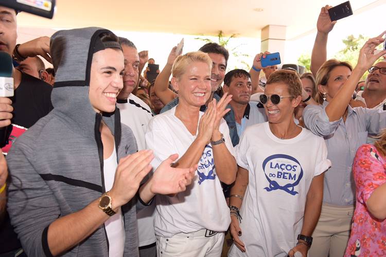 Xuxa comemora aniversário no Hospital de Câncer de Barretos