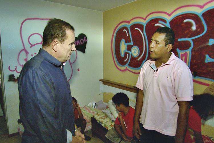 Conexão Repórter investiga abusos por trás das ocupações no Brasil