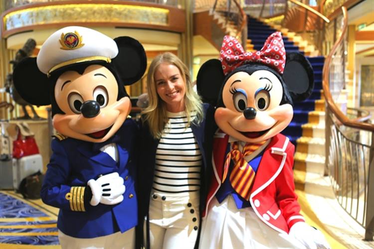 ‘Estrelas’ estreia a temporada em parques de Orlando, no Estados Unidos