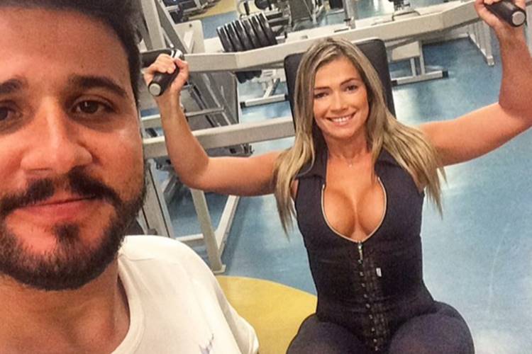 Fani Pacheco exibe decote em dia de malhação