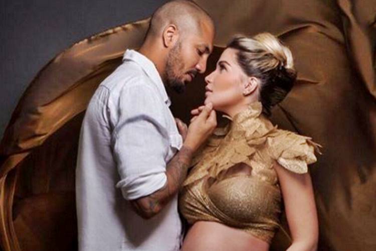 Grávida, Aline Gotschalg exibe barrigão ao lado de Fernando Medeiros