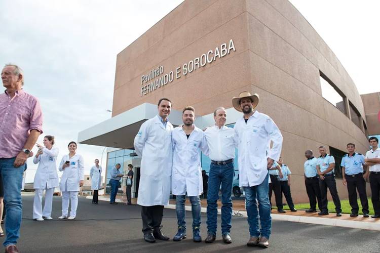 Fernando e Sorocaba inauguram ala no Hospital do Câncer de Barretos