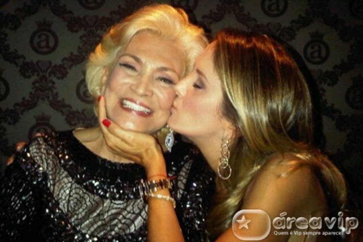 Ticiane Pinheiro faz homenagem a Hebe Camargo