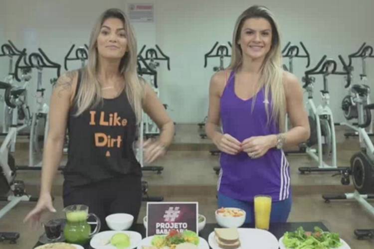 Latino faz elogio em foto que suas ex Kelly Key e Mirella aparecem juntas