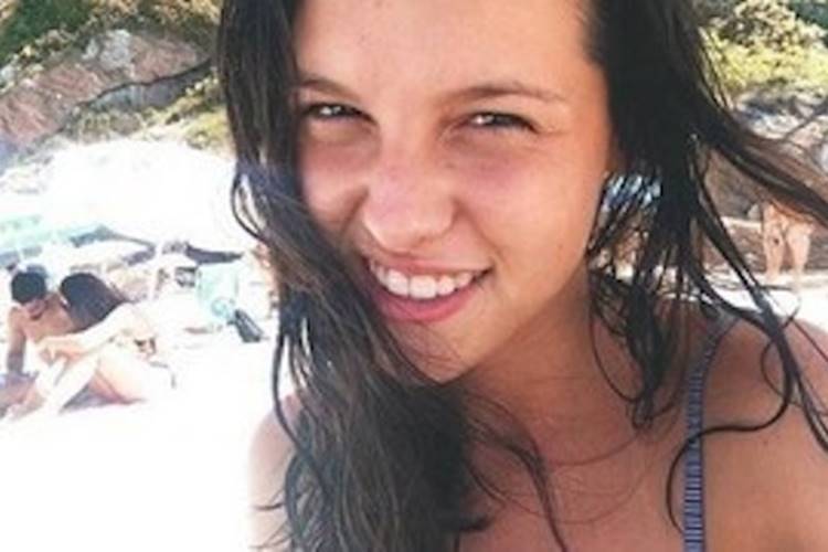 Cauã Reymond e Mariana Goldfarb aparecem juntos em selfie da irmã do ator