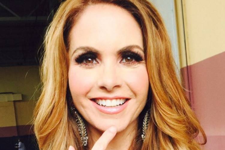 Lucero assina contrato com o SBT para ser protagonista em novela