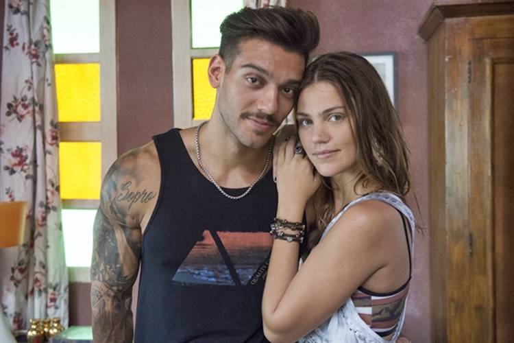 Uodson pede Alina em casamento