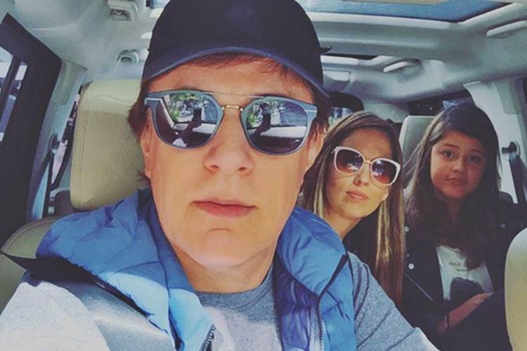 Tom Cavalcante e família recebem alta