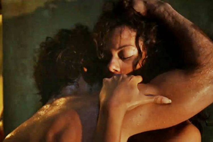 Afrânio e Leonor se arriscam e fazem amor