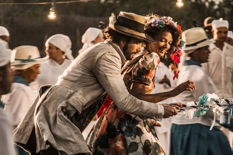 Leonor cumpre promessa por casamento com Afrânio