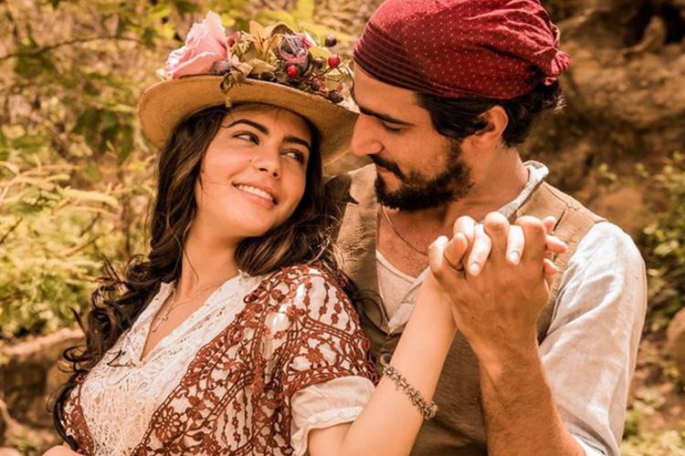 Santo e Tereza crescem e vivem romance proibido