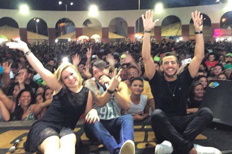 Ex-BBBs Cacau e Matheus visitam Rio Grande do Norte