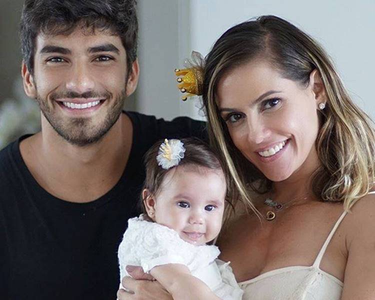 Deborah Secco com a familia Reprodução/Instagram/dedesecco