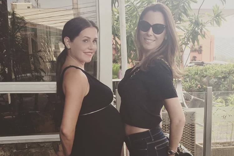 Deborah Secco parabeniza a irmã