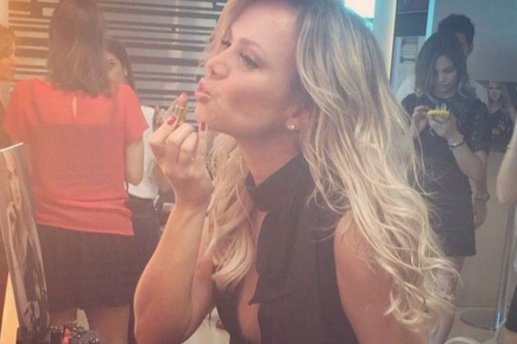 Eliana lança coleção de maquiagem