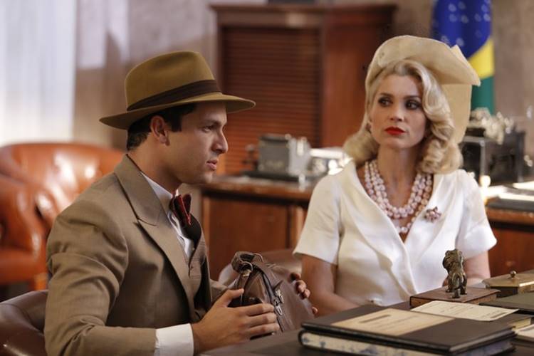 Celso dá uma rasteira em Sandra