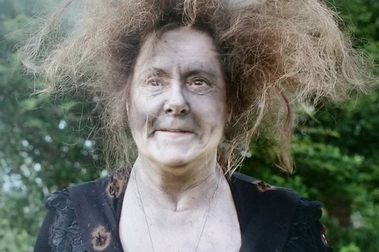 Raio cai na cabeça de Cunegundes