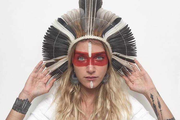 Gabriela Pugliesi posta foto em homenagem ao Dia do Índio e apoia campanha