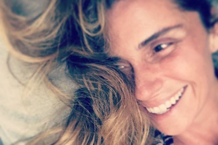 Giovanna Antonelli posta foto sem make e recebe elogios