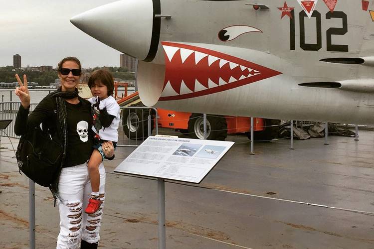 Luana Piovani curte Estados Unidos com o filho mais velho