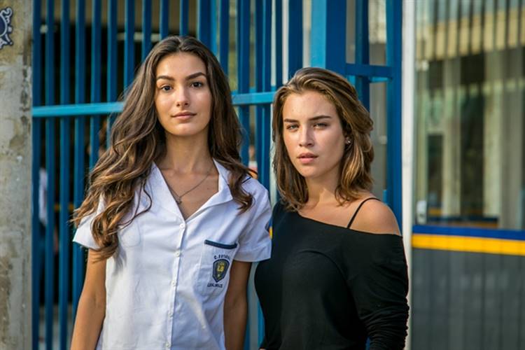 Flávia aparece no Leal Brazil para provocar Luciana