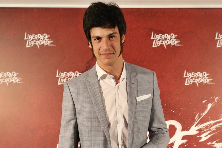 Mateus Solano fala sobre acidente em gravação de ‘Liberdade, Liberdade’