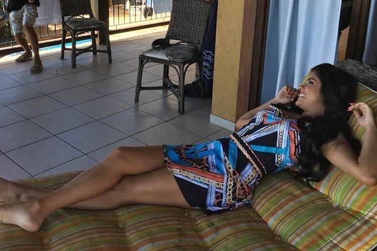 Ex-BBB Munik passa o final de semana em Búzios