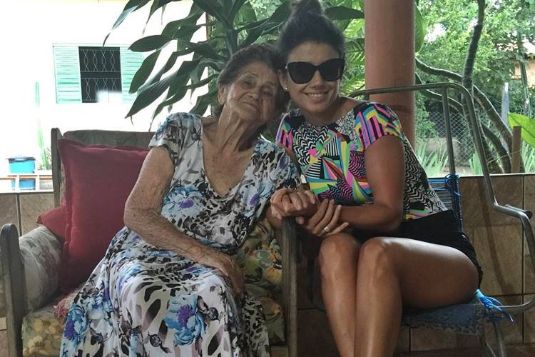 Morre avó de Paula Fernandes