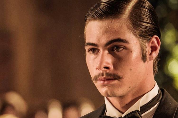 Carlos Eduardo se declara a Maria Tereza