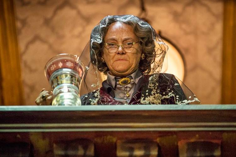 Encarnação enlouquece com retorno de Miguel e tem surto