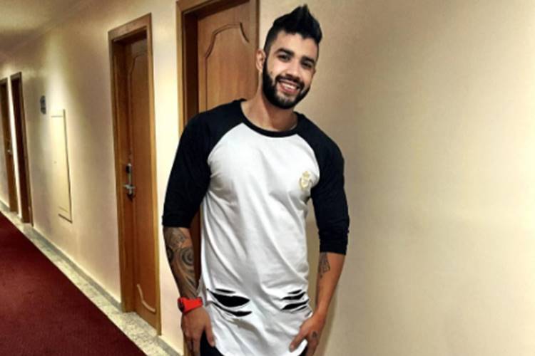 Gusttavo Lima recebe intimação judicial