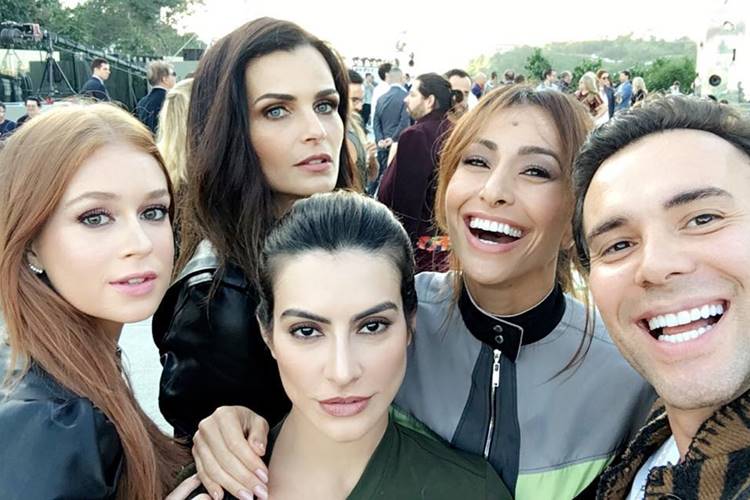 Marina Ruy Barbosa posa com famosos em evento no Rio
