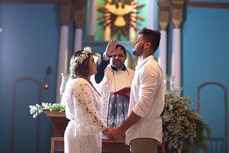 Preta Gil e Rodrigo Godoy renovam os votos em Trancoso