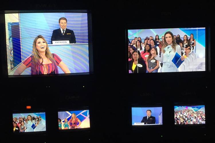 Patrícia Abravanel comanda programa de Silvio Santos em gravação