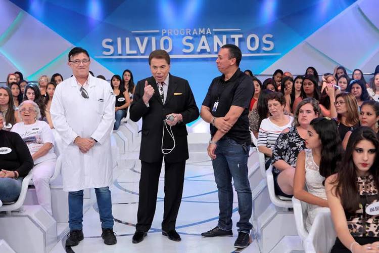 Silvio Santos revela o verdadeiro motivo de abandonar seu tradicional microfone